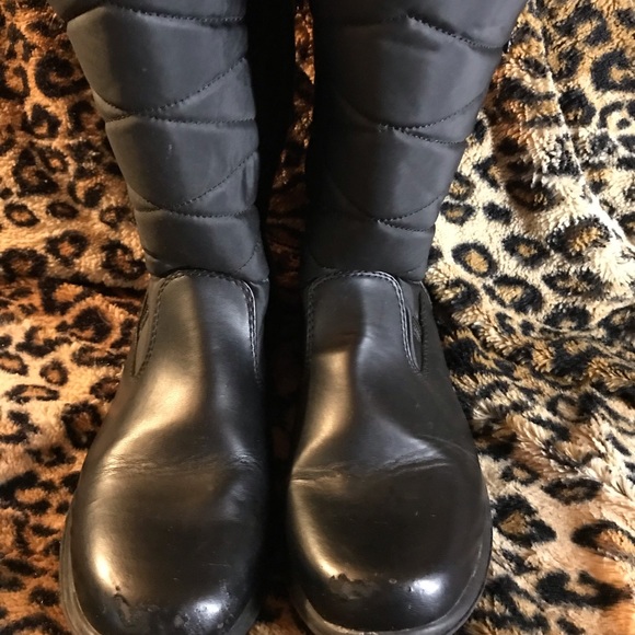 Quilted Totes Rain Boots - Picture 2 of 4